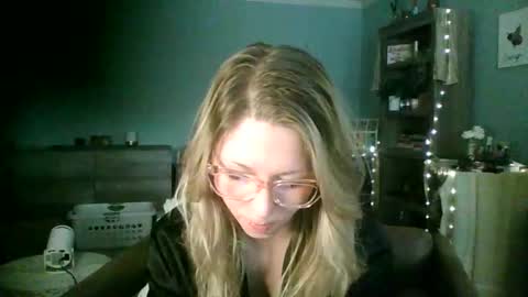 nikkib653466 online show from 13, 1, 2026