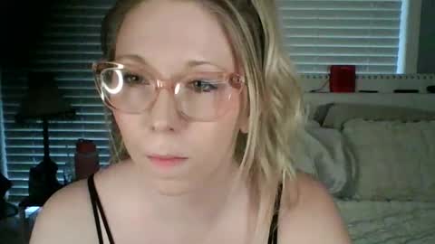 nikkib653466 online show from 5, 3, 2026