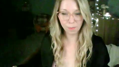 nikkib653466 online show from 8, 3, 2026