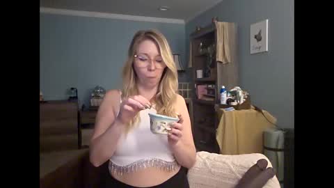 nikkib653466 online show from 15, 4, 2026