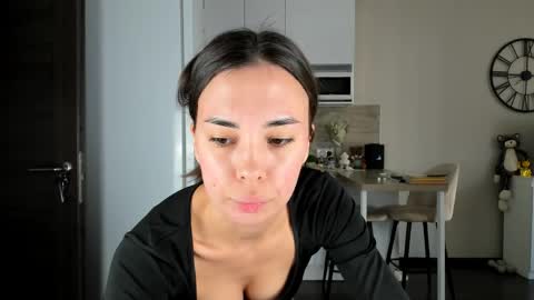 Snapshot of nilliluv chatting on 2, 5, 2026 Bella online show from 2, 5, 2026