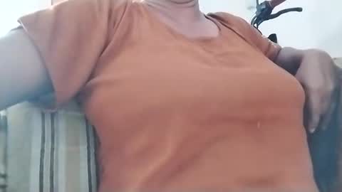 Snapshot of nilminichandrika42 chatting on 12, 9, 2025 nilminichandrika42 online show from 12, 9, 2025