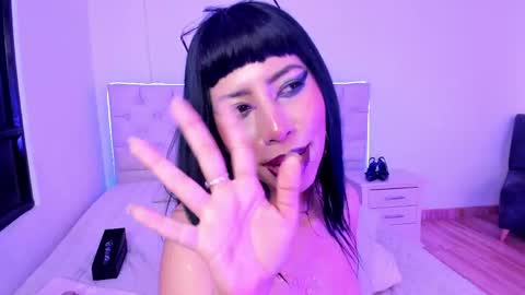 Nina Fox  online show from 16, 5, 2026