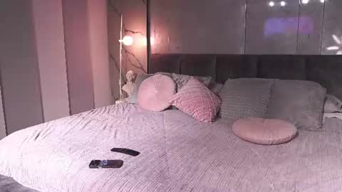 Snapshot of nina_mon chatting on 25, 6, 2026 Angie online show from 25, 6, 2026