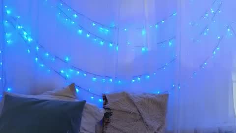 Ninaa fox online show from 14, 4, 2026