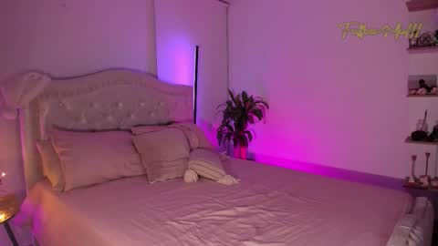    online show from 4, 12, 2025