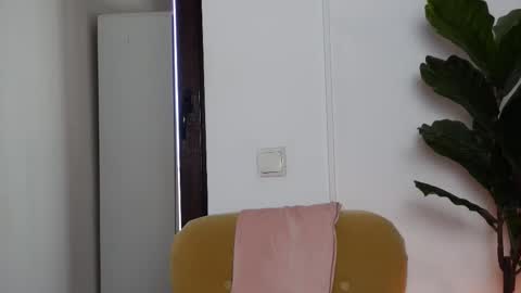 Snapshot of ninacrystal chatting on 12, 11, 2025 NinaCrystal online show from 12, 11, 2025