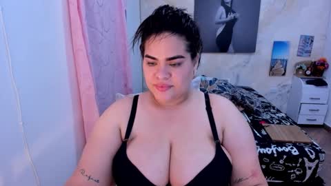 Snapshot of ninafuentes2x chatting on 1, 2, 2026 NinaFuentes online show from 1, 2, 2026