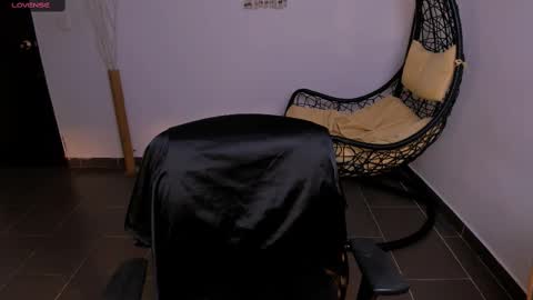 ninamonroee online show from 10, 3, 2025