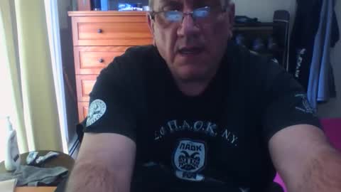 Snapshot of nionios67 chatting on 15, 10, 2025 Dennis online show from 15, 10, 2025
