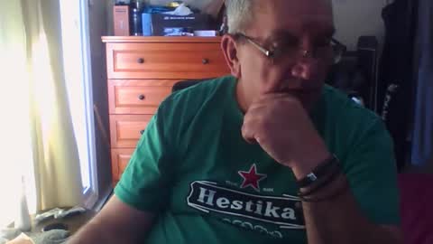 Snapshot of nionios67 chatting on 17, 10, 2025 Dennis online show from 17, 10, 2025