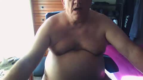 Snapshot of nionios67 chatting on 19, 10, 2025 Dennis online show from 19, 10, 2025