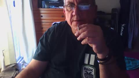 Snapshot of nionios67 chatting on 21, 10, 2025 Dennis online show from 21, 10, 2025