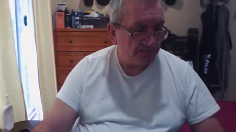 Snapshot of nionios67 chatting on 26, 10, 2025 Dennis online show from 26, 10, 2025