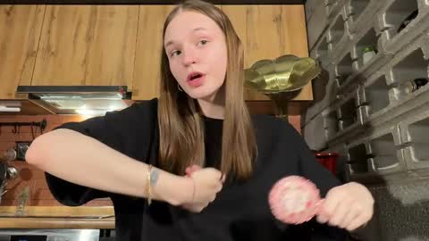 Tears Lora online show from 31, 3, 2026