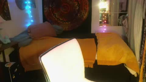 Leah online show from 21, 2, 2025