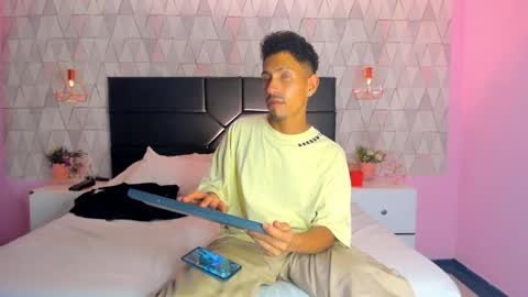 Snapshot of noaahtylor chatting on 23, 5, 2026 Noah online show from 23, 5, 2026