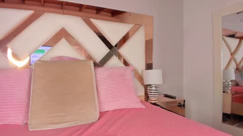 Sara  online show from 5, 12, 2024