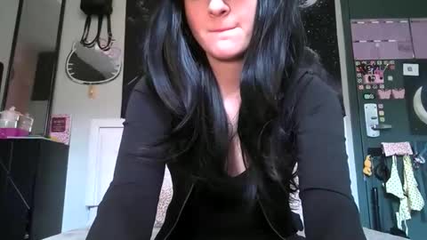 Snapshot of noelle1229 chatting on 5, 5, 2026 Noelle online show from 5, 5, 2026