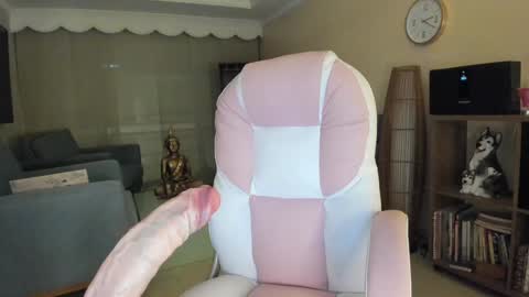  In instagram dayhannanoemi online show from 16, 11, 2025