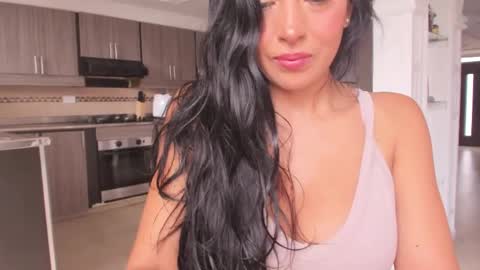 Snapshot of noemibcnz chatting on 2, 5, 2026 In instagram dayhannanoemi online show from 2, 5, 2026