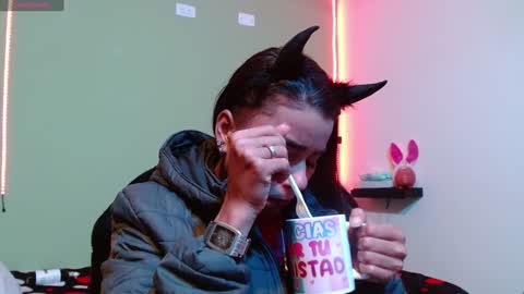 Noha Thomson online show from 3, 2, 2025