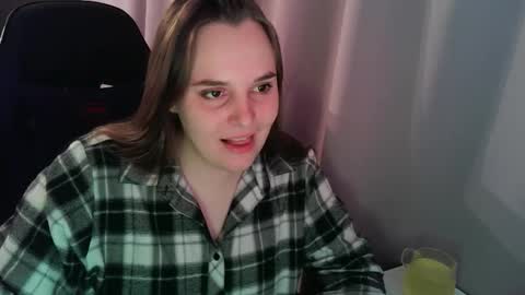 noir_ember_ online show from 22, 10, 2025