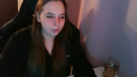 noir_ember_ online show from 25, 10, 2025