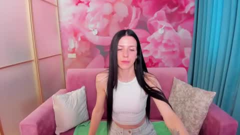 Snapshot of noirdiva chatting on 17, 6, 2026 NoirDiva online show from 17, 6, 2026