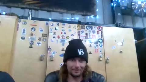 Snapshot of nomadicouple chatting on 27, 10, 2025 nomadicouple online show from 27, 10, 2025