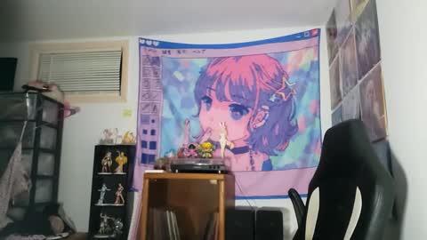 nonbinarybeauty20 online show from 28, 2, 2025