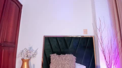 Nora Da Silva online show from 11, 11, 2025