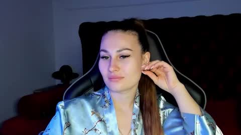 NoraFoxes online show from 25, 11, 2025