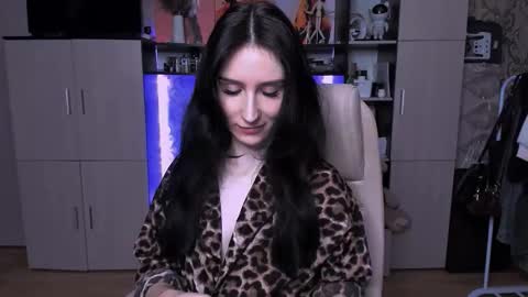 Hazel online show from 12, 1, 2026