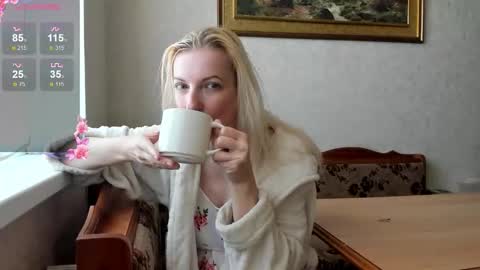 Snapshot of now_elly chatting on 23, 9, 2025 Nowelly online show from 23, 9, 2025