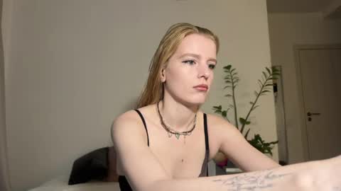 nura_foxx online show from 10, 5, 2026