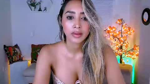 Nycole online show from 19, 12, 2024