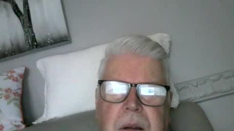 Snapshot of nylonlegs69 chatting on 12, 2, 2025 stockings suspenders mad online show from 12, 2, 2025