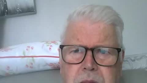 Snapshot of nylonlegs69 chatting on 8, 9, 2025 stockings suspenders mad online show from 8, 9, 2025