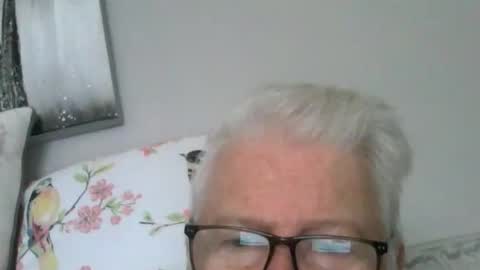 Snapshot of nylonlegs69 chatting on 18, 9, 2025 stockings suspenders mad online show from 18, 9, 2025