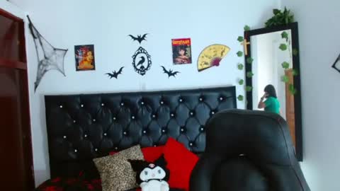 Snapshot of nyx_halfmoon chatting on 19, 5, 2026 Heidy online show from 19, 5, 2026