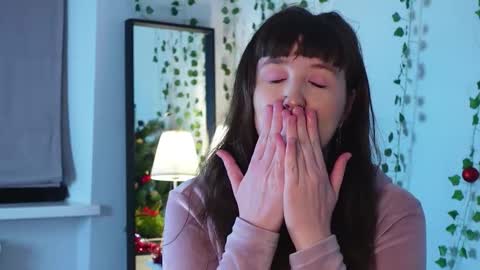 Snapshot of o_x_a_n_a_x chatting on 14, 12, 2025 hey hey i am Lora and im new here hope to have some good time here 3 online show from 14, 12, 2025