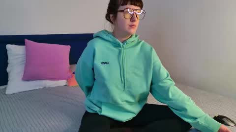 Snapshot of o_x_a_n_a_x chatting on 6, 1, 2026 hey hey i am Lora and im new here hope to have some good time here 3 online show from 6, 1, 2026