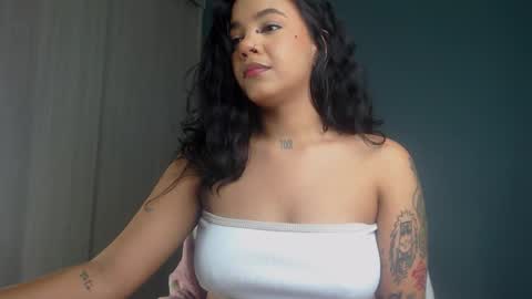 Snapshot of obeyval chatting on 25, 9, 2025 Vale online show from 25, 9, 2025