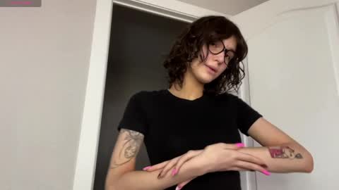 Snapshot of odettehatt chatting on 19, 4, 2026 Thea online show from 19, 4, 2026