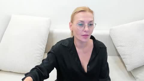 Snapshot of oeigesmik chatting on 4, 4, 2026 oeigesmik online show from 4, 4, 2026