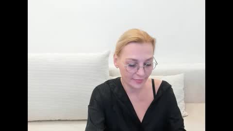 Snapshot of oeigesmik chatting on 7, 4, 2026 oeigesmik online show from 7, 4, 2026