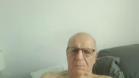 Snapshot of oggi95 chatting on 15, 9, 2025 oggi95 online show from 15, 9, 2025