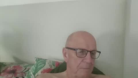 Snapshot of oggi95 chatting on 8, 10, 2025 oggi95 online show from 8, 10, 2025