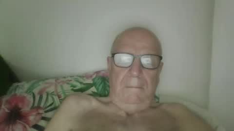 Snapshot of oggi95 chatting on 13, 10, 2025 oggi95 online show from 13, 10, 2025